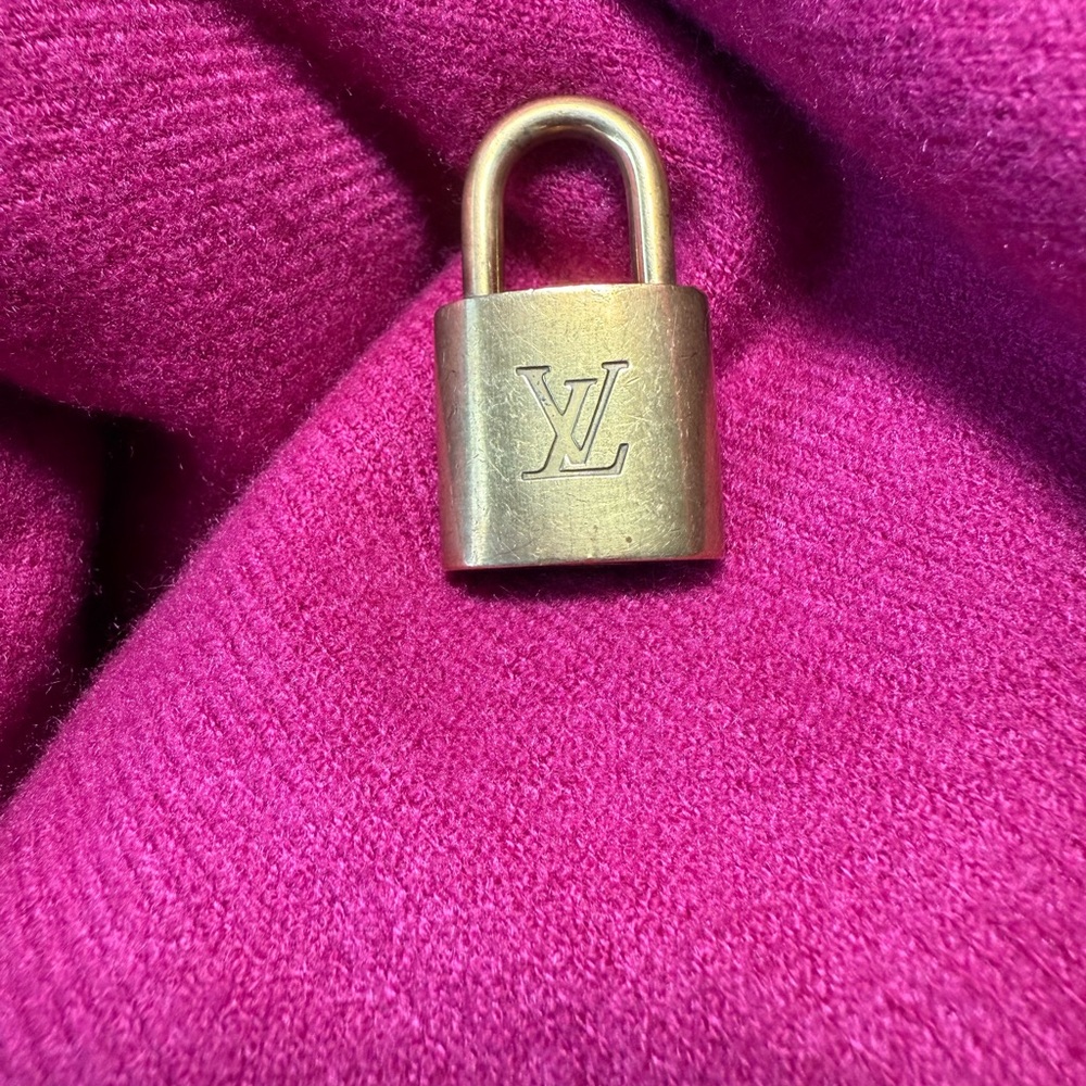 Louis Vuitton lock #303
